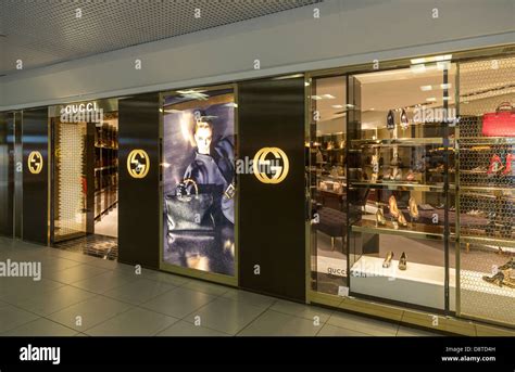 buying gucci at rome airport